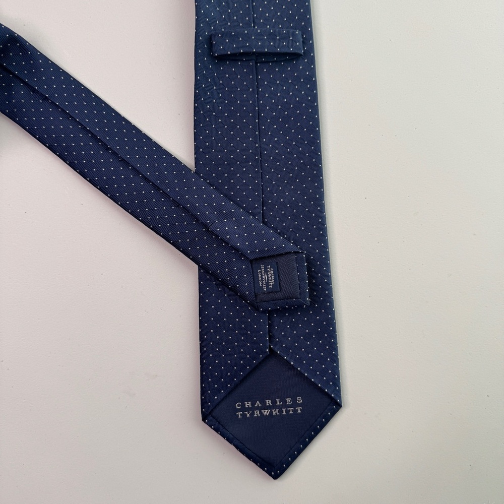 Charles Tyrwhitt 100% SILK Tie - Navy Blue, White Polka Dot Pattern - 3 3/8”x59” - Picture 3 of 5
